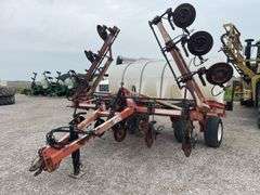 Clark 11 row 28% nitrogen applicator