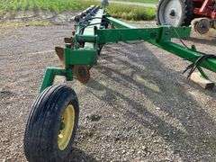 2800 John Deere Moldboard Plow