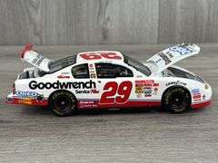 Kevin Harvick #29 GM Goodwrench Service Plus Oreo 2001 Monte Carlo Show Car, 1/24, Limited Edition, Action
