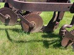 International 416 Fast Hitch 4-Bottom Plow