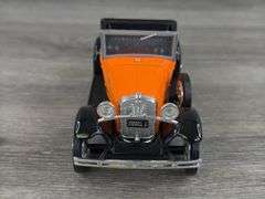 Ford Model A 1993 Hooters 500 Roadster Bank, 1/25, Limited Edition, Racing Champions, Liberty Classics