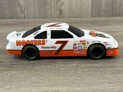 Alan Kulwicki #7 Hooters Ford Thunderbird Stock Car Bank, 1/24, Limited Edition, 1 Of 10,000, Racing Champions