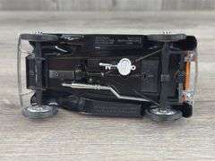 Ford Model A 1993 Hooters 500 Roadster Bank, 1/25, Limited Edition, Racing Champions, Liberty Classics