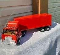 Ertl—Schneider Semi—(IH cab)