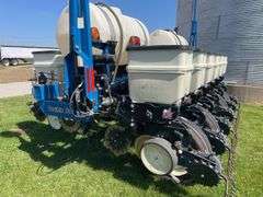 2016 Kinze Interplant 3000 planter