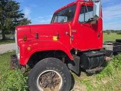 1987 International S 2500 Series tractor