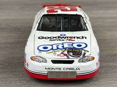 Kevin Harvick #29 GM Goodwrench Service Plus Oreo 2001 Monte Carlo Show Car, 1/24, Limited Edition, Action
