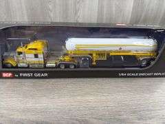 Kenworth W900L & Mississippi LPG Tandem-Axle Tanker, 1/64