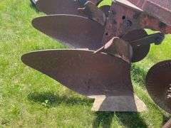 International 416 Fast Hitch 4-Bottom Plow