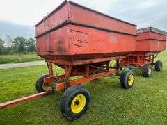 Killbros 350 Hopper Wagon on John Deere 1065 Running Gear
