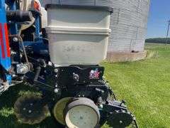 2016 Kinze Interplant 3000 planter