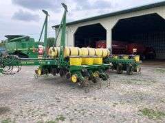 7200 John Deere Planter