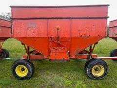Killbros 350 Hopper Wagon on John Deere 1065 Running Gear
