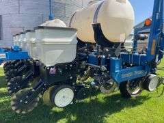 2016 Kinze Interplant 3000 planter