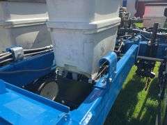 2016 Kinze Interplant 3000 planter
