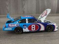 Richard Petty/Yogi Berra #43/#8 NY Yankees 100th Anniversary 2003 Intrepid Stock Car, 1/24, Limited Edition, 1 Of 5,700, Action