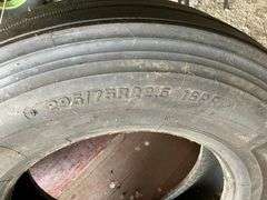 Firestone 295/75R22.5 Tire