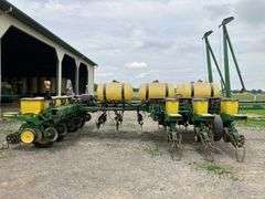 7200 John Deere Planter