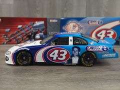 Richard Petty/Yogi Berra #43/#8 NY Yankees 100th Anniversary 2003 Intrepid Stock Car, 1/24, Limited Edition, 1 Of 5,700, Action