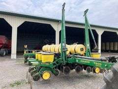 7200 John Deere Planter