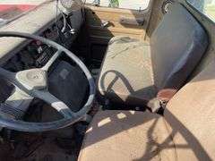 1987 International S 2500 Series tractor