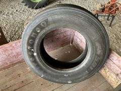 Firestone 295/75R22.5 Tire