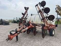 Clark 11 row 28% nitrogen applicator