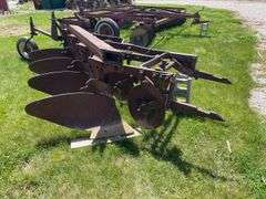 International 416 Fast Hitch 4-Bottom Plow