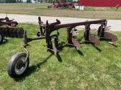 International 416 Fast Hitch 4-Bottom Plow