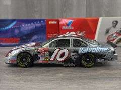 Johnny Benson #10 Valvoline/James Dean 2001 Grand Prix Stock Car, 1/24, Limited Edition, Action