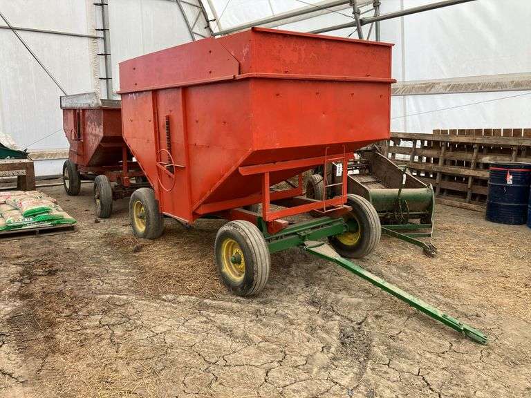Hopper Wagon w/ John Deere running gear