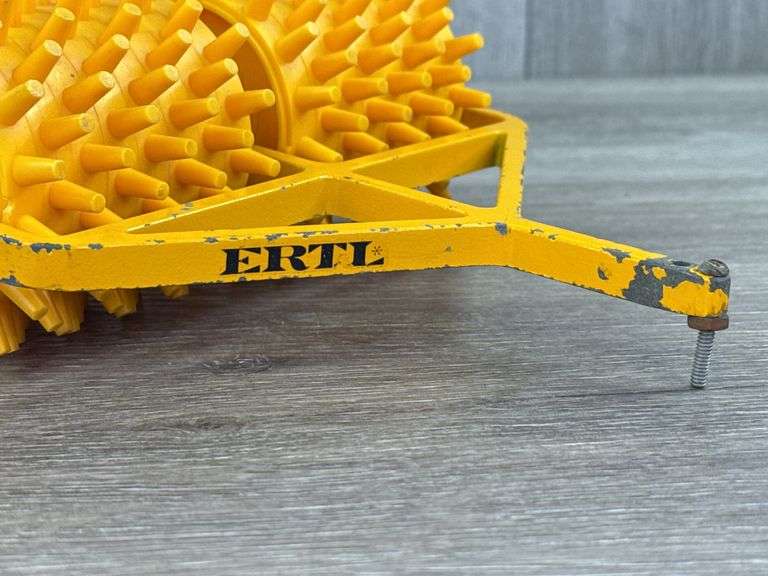International 2644 Industrial WF Tractor & Sheep’s Foot Compactor, 1/16, Ertl
