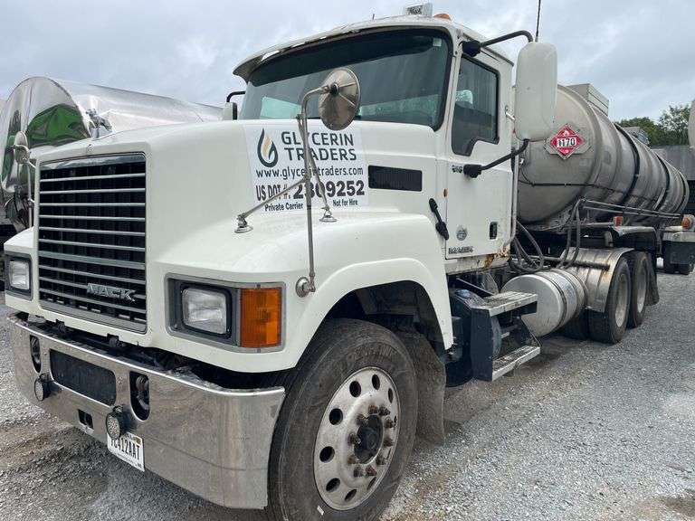 2011 Mack day cab semi tractor