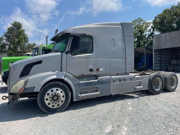 2004 Volvo Sleeper Cab