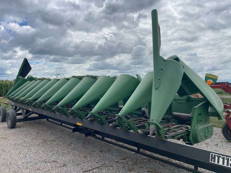 John Deere 1293 12 Row corn head