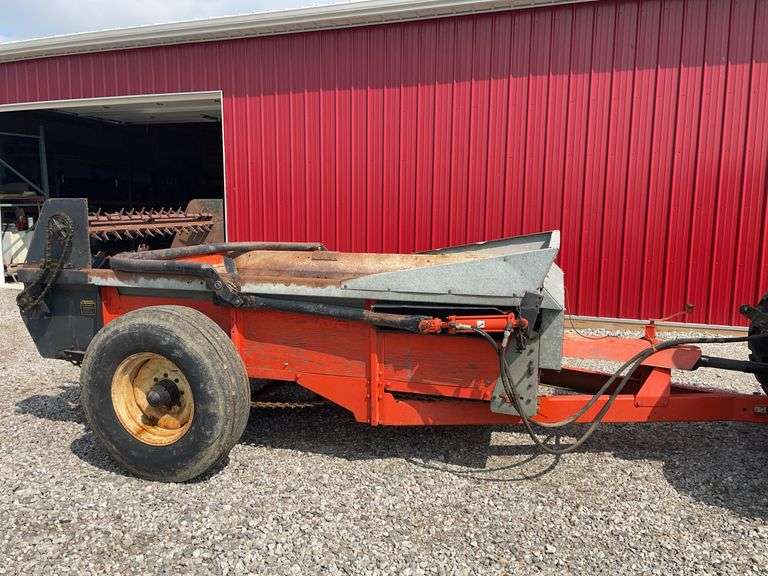 Avco New Idea Manure Spreader