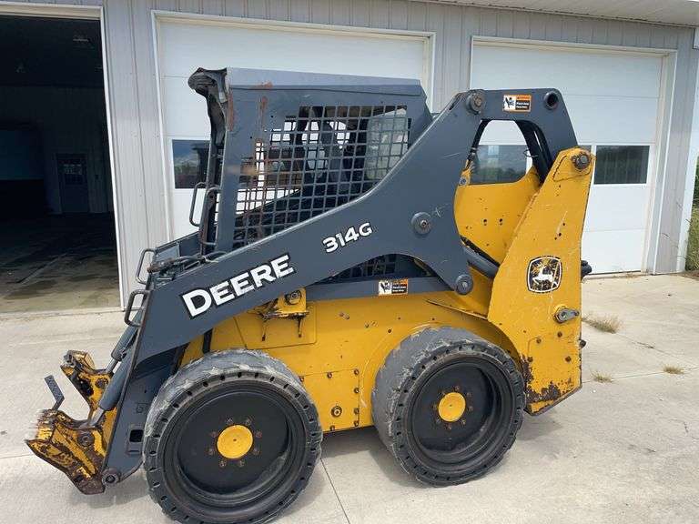 John Deere 314G skid steer