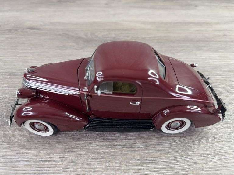 1937 Studebaker Dictator Coupe, Cardinal Red, 1/24, Danbury Mint, No Paperwork