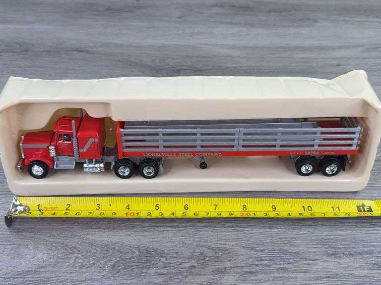 Lionel Lionelville Steel Tractor & Trailer, 12", O and O-27 Gauge