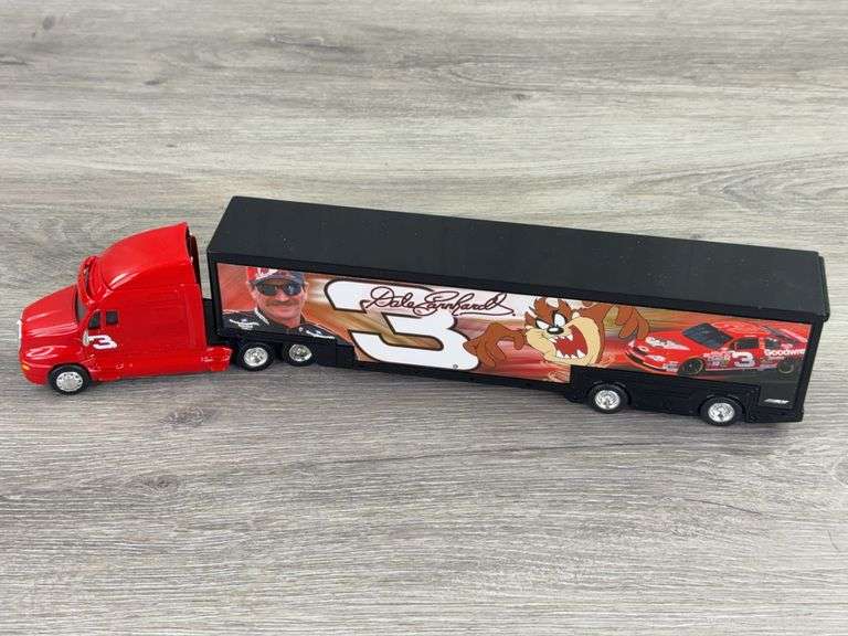 Kenworth Dale Earnhardt #3 Goodwrench/Taz Transporter, 1/64, Action