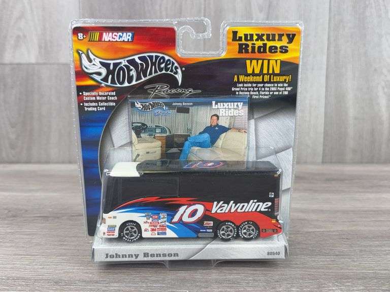 #10 Johnny Benson Valvoline, #10 Scott Riggs Nesquik & John Andretti #43 Cheerios Luxury Rides 1/64, Hot Wheels