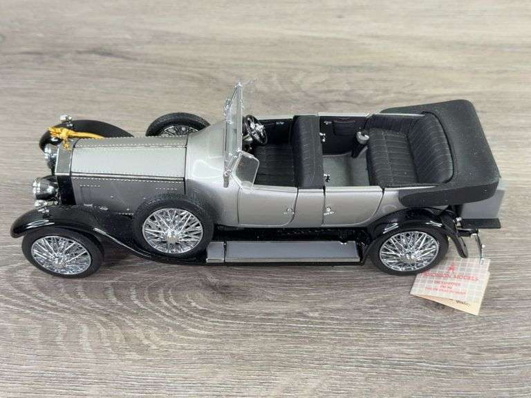 1925 Rolls-Royce Silver Ghost, Silver/Black,1/24, Certificate of Authenticity,  Franklin Mint Precision Models, Styrofoam Included But No Box