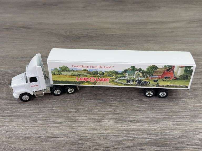 WhiteGMC Land O Lakes Tractor Trailer, 1/64, Ertl Collectibles, Toy Farmer