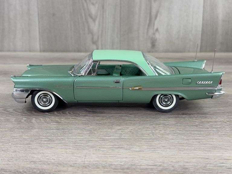 1958 Chrysler New Yorker Hardtop, Spring Green/Cypress Green, 1/24, Danbury Mint, Certificate Of Title