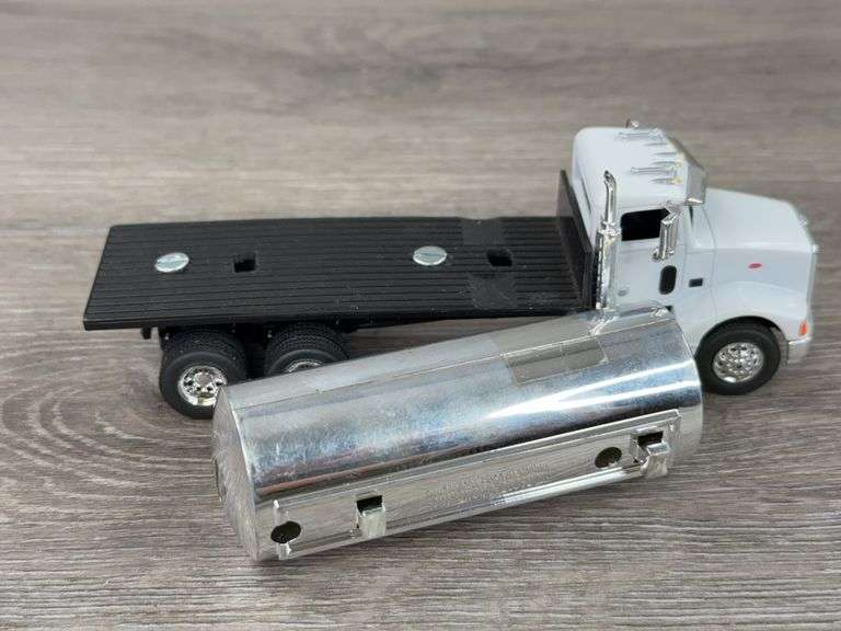 Custom Tanker And Fertilizer Tank Straight Truck-Ertl, 1/64
