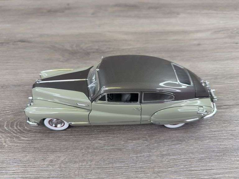 1948 Buick Roadmaster Gray Coupe, 1/24, Danbury Mint, Certificate Of Title, Missing Driver’s Side Mirror