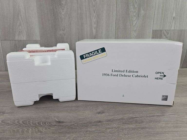 1936 Ford Deluxe Cabriolet Convertible, Bambalino Blue, 1/24, Danbury Mint, Certificate Of Title, Limited Edition, #90/5000