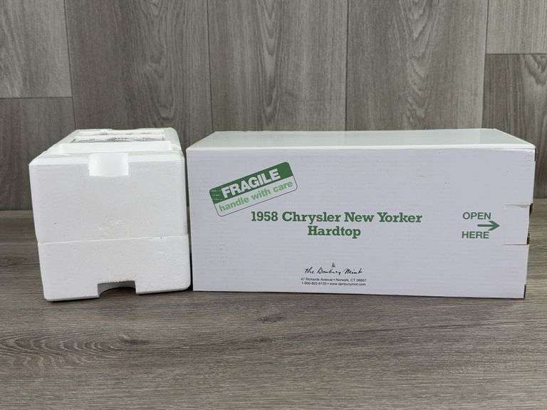 1958 Chrysler New Yorker Hardtop, Spring Green/Cypress Green, 1/24, Danbury Mint, Certificate Of Title