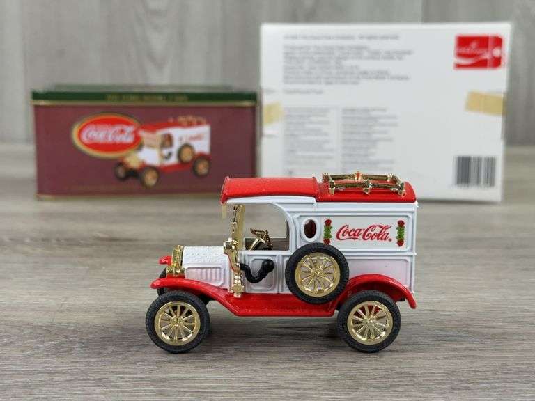1913 Ford Model T Coca-Cola Van In Tin, 1/43, Commemorative Christmas Edition, Ertl