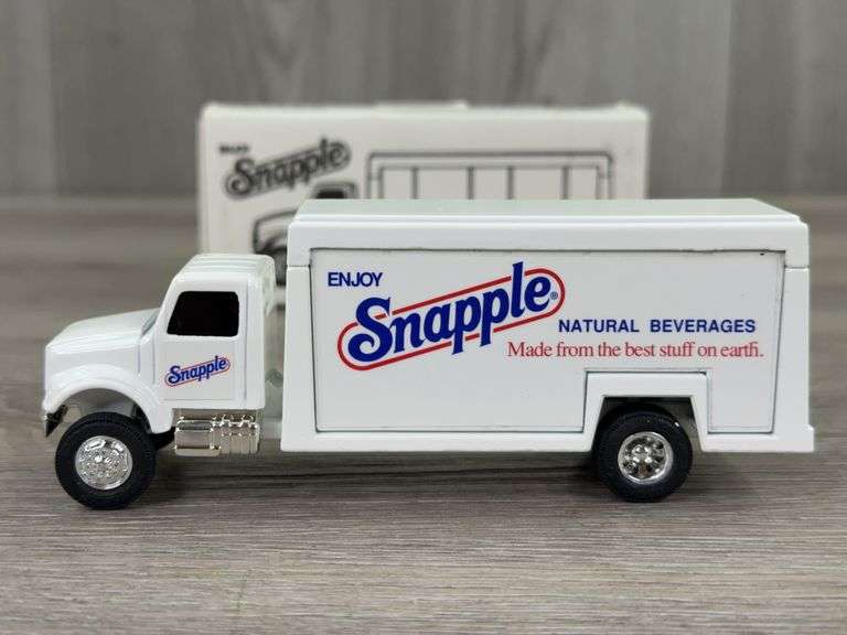 International Navistar Snapple Beverage Truck, 1/64, Ertl, 1993 Limited Edition, 1 Of 2500, Collector’s Edition